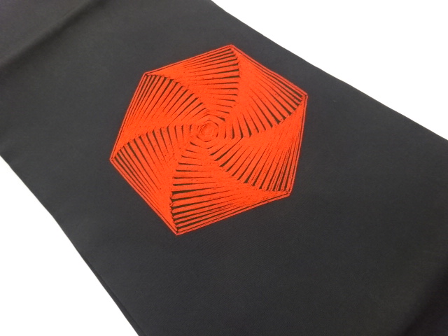 塩瀬亀甲模様刺繍名古屋帯